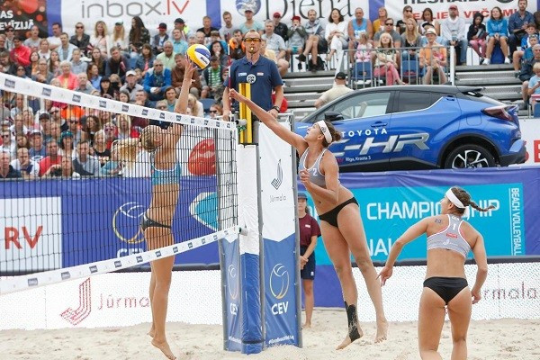 Nadja Glenzke and Julia Grossner of Germany took the women's crown as they fought back from a set down to beat Kristyna Kolocova and Michala Kvapilova of the Czech Republic ©CEV