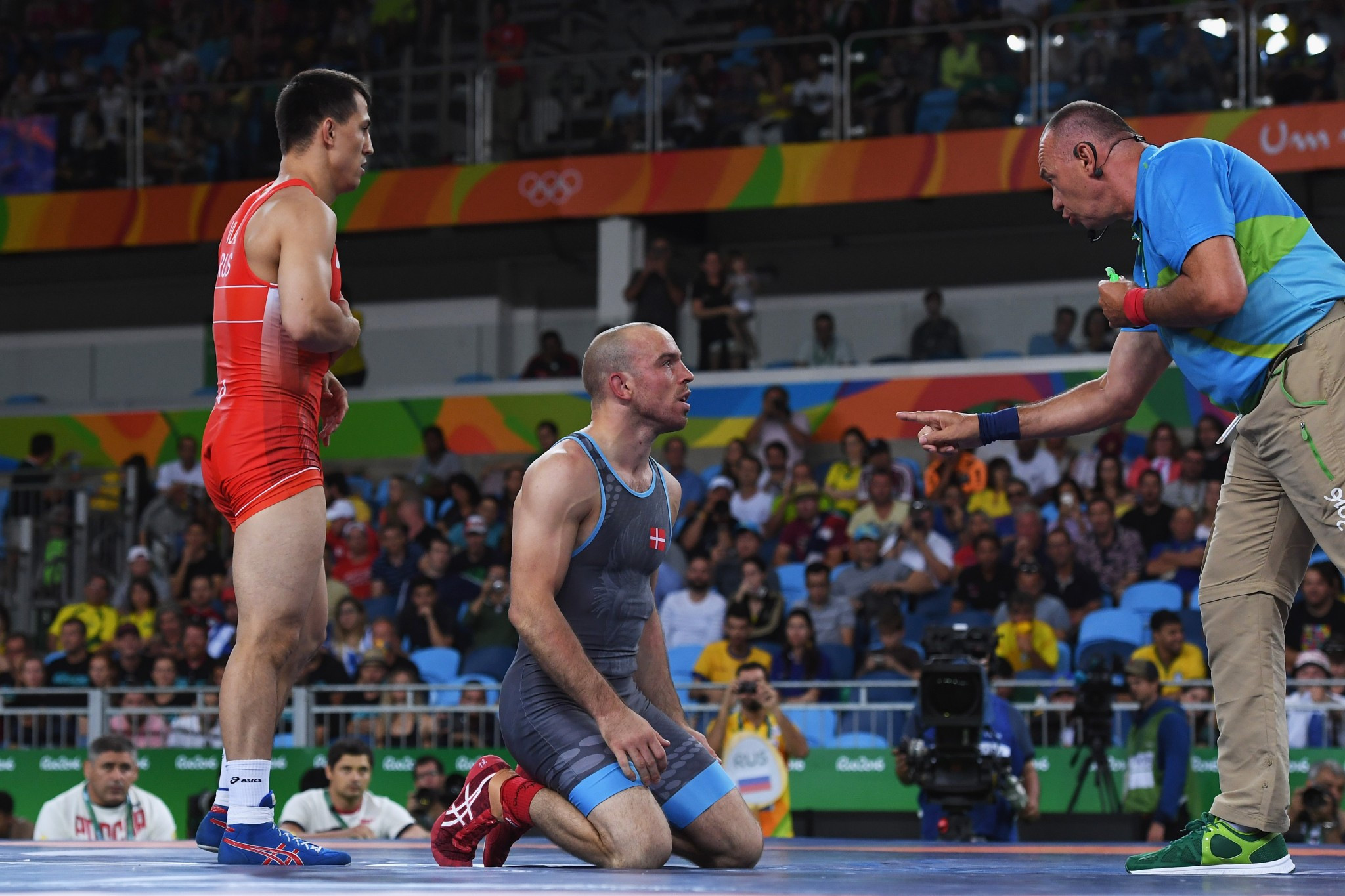 Russia's Roman Vlasov, left, has moved into top spot in the 80kg category ©Getty Images