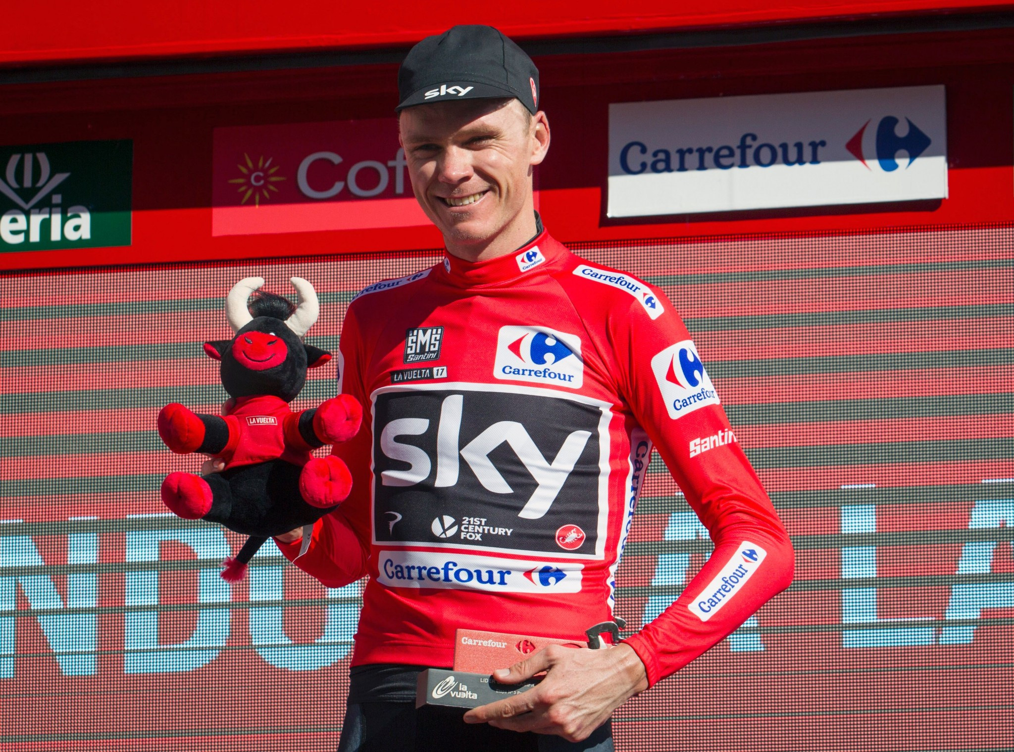 Froome takes lead in Vuelta after Nibali wins stage three