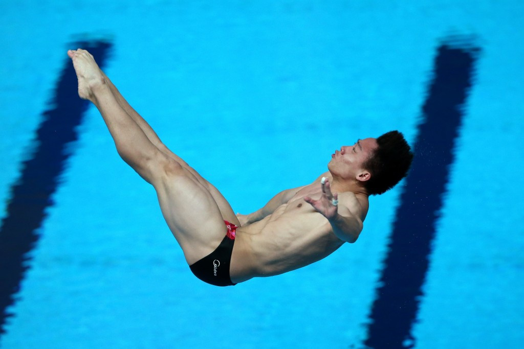 He Chao denied home favourite Ilia Zakharov gold in the men's 3m springboard diving final