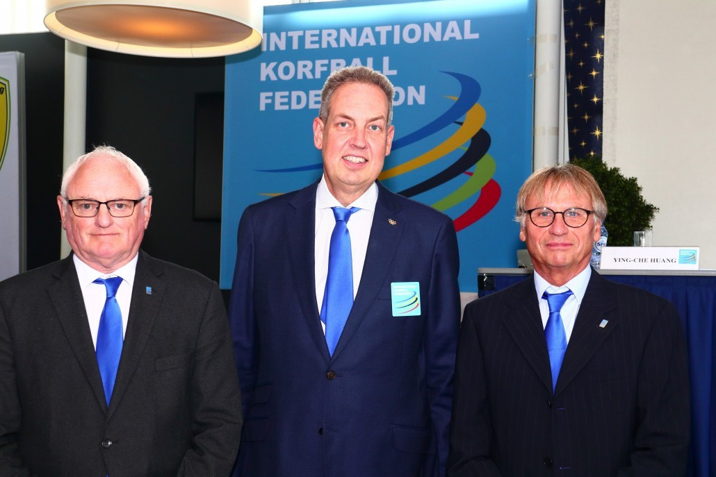 Graham Crafter, left, and Frank Buvens, right, pictured with IKF President Jan Fransoo, are retiring ©IKF