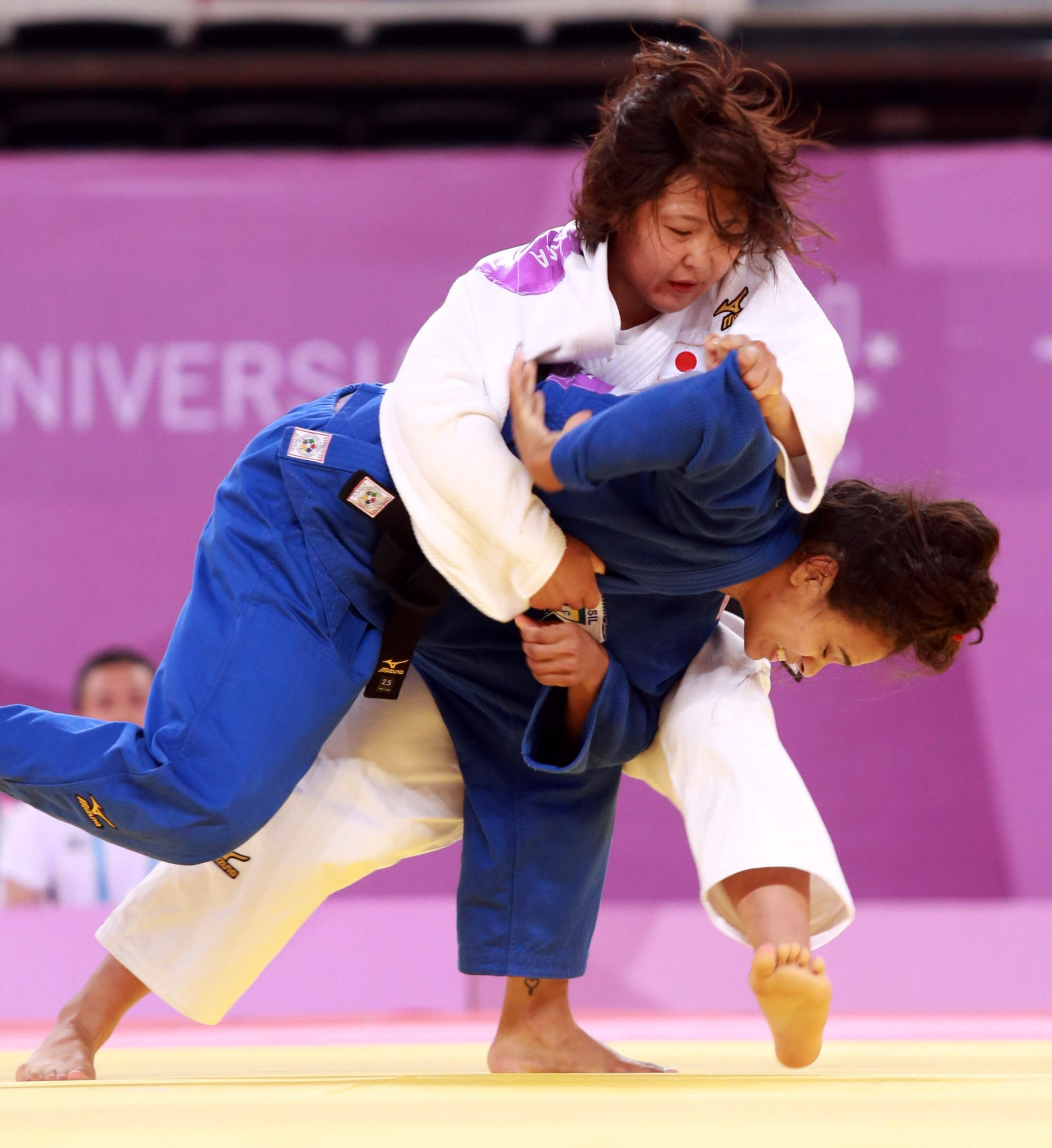 Rina Tatsukawa, white, won the women’s under 52kg judo final ©Taipei 2017