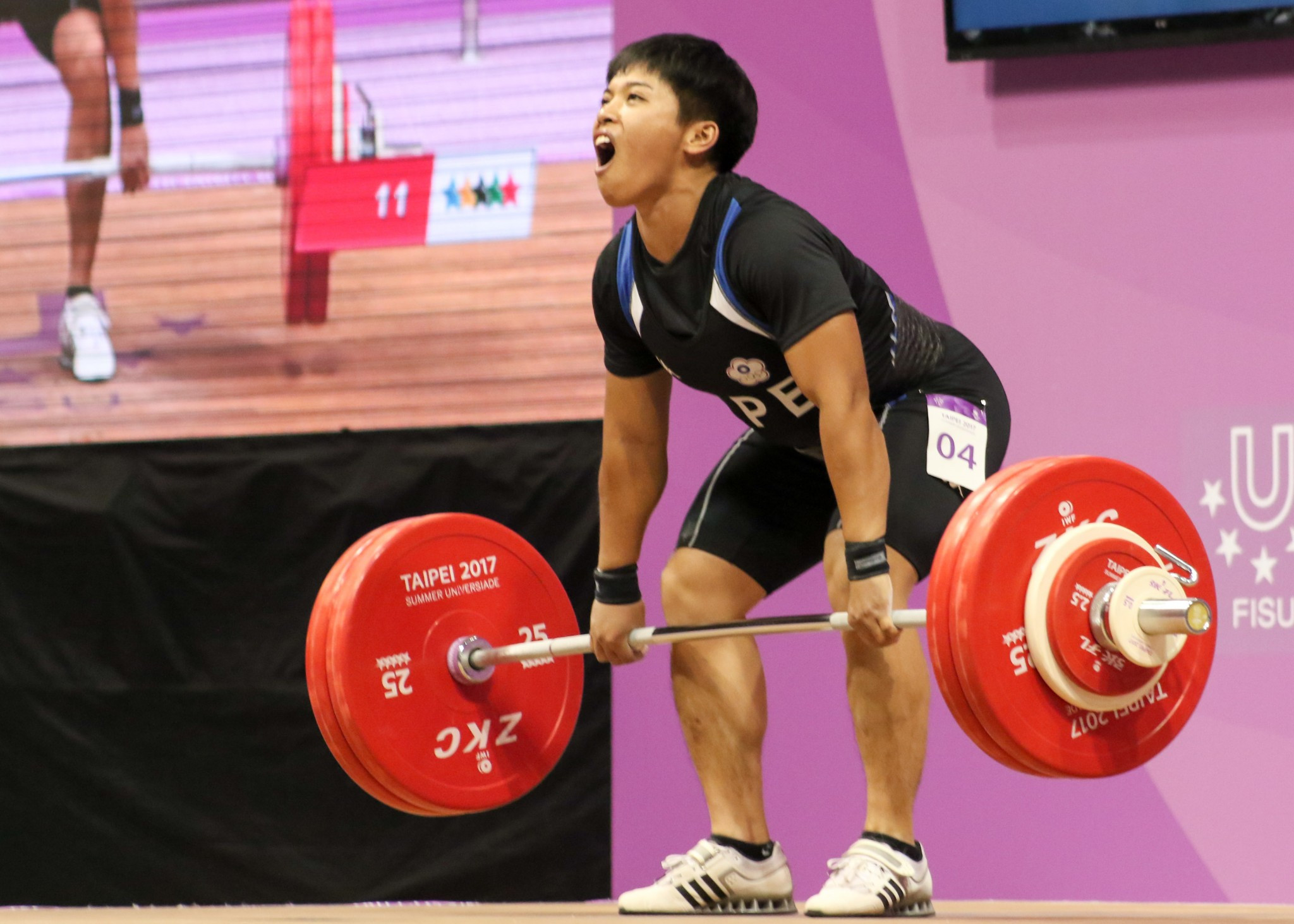 Hung Wan-Ting delighted her home crowd by winning the women's 69kg weightlifting gold ©Taipei 2017