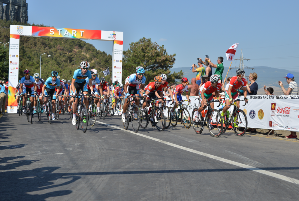 Both cycling road races were decided by sprint finishes by the Tbilisi Sea 