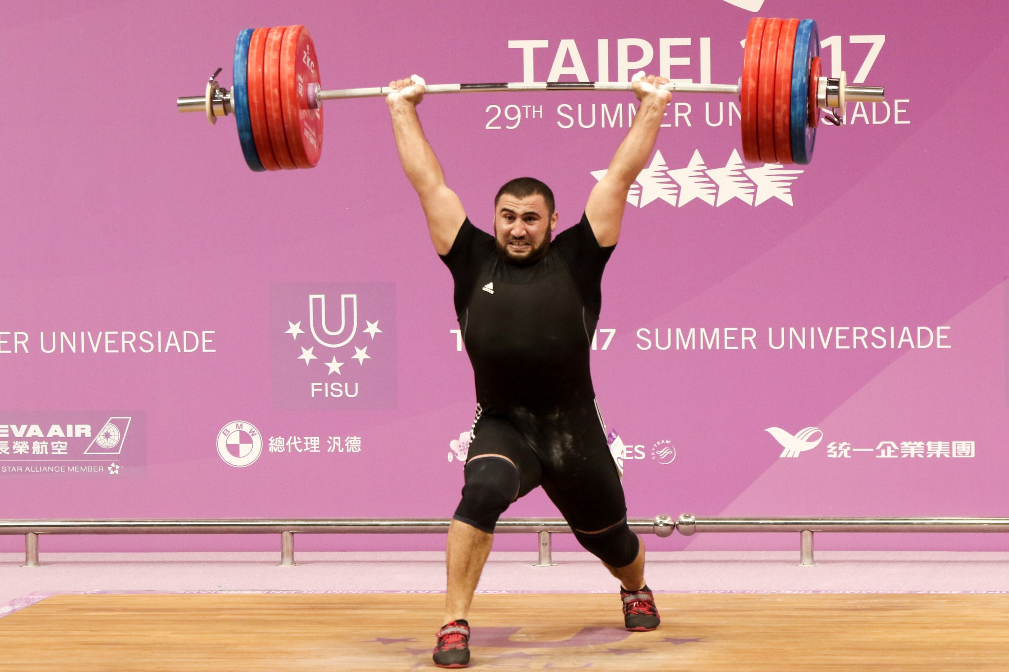 Armenian Simon Martirosyan prevailed in the men's 105kg weightlifting competition ©Taipei 2017