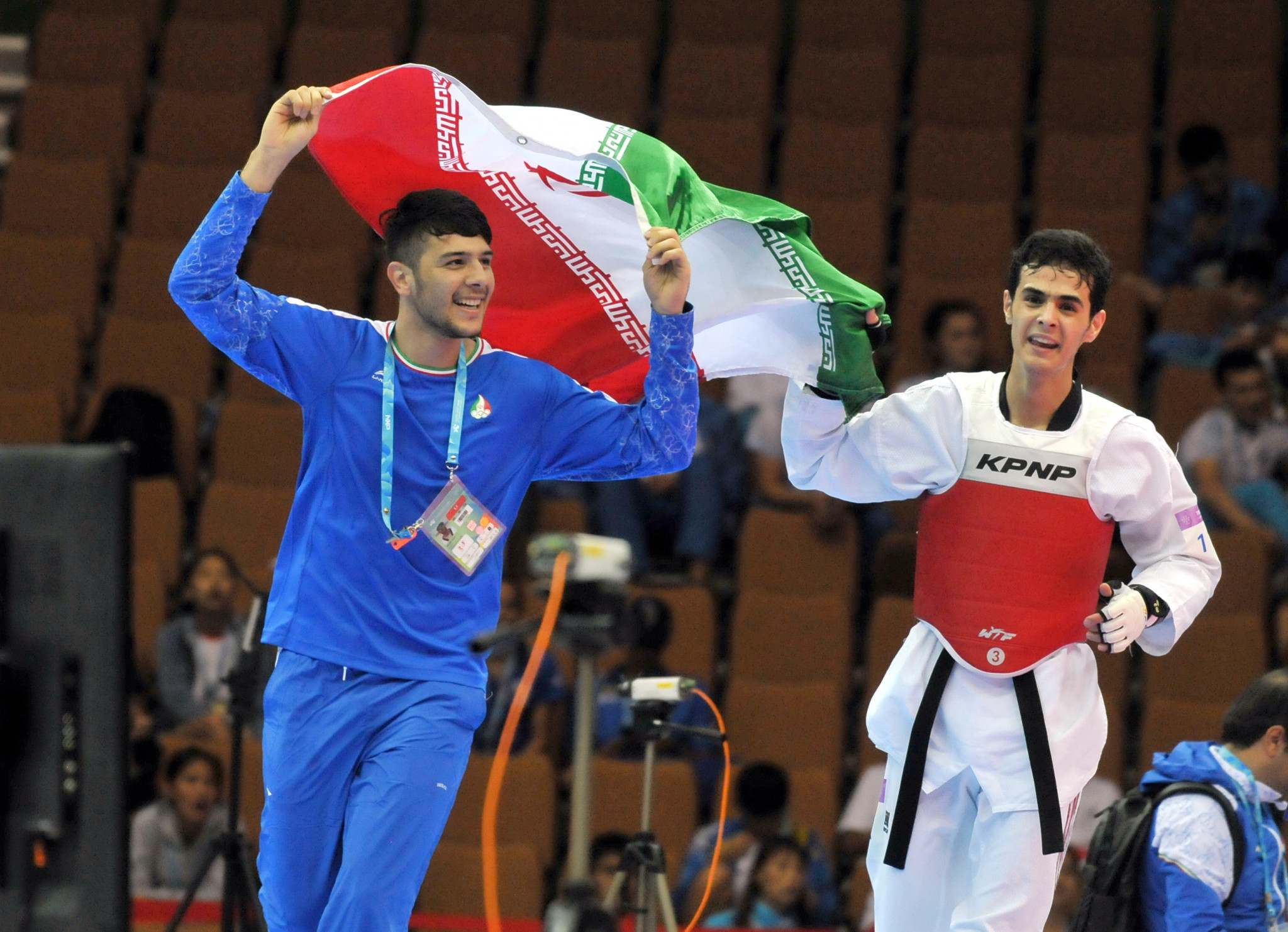 Mirhashem Hosseini, right, was one of two Iranian taekwondo gold medallists this evening ©Taipei 2017