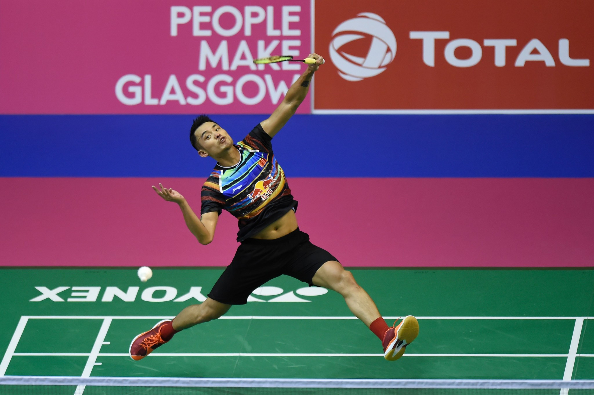 Lin keeps title hopes alive as Marin crashes out of BWF World Championships