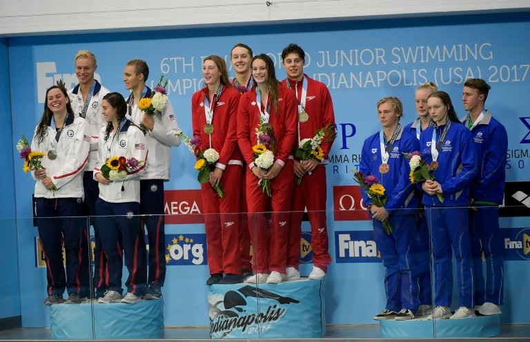 Canada set a world junior record to win the mixed relay ©FINA