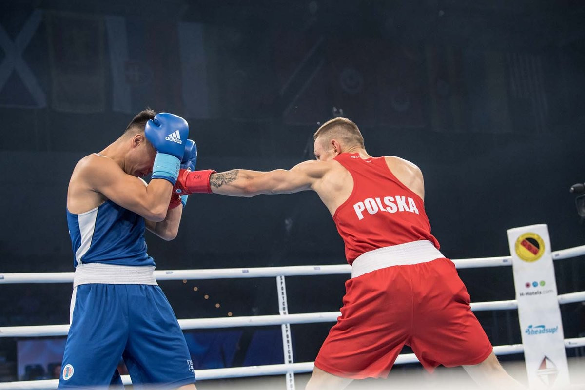 
Poland's Damian Kiwior fought hard against Mongolia's Tuvshinbat Byamba, but ultimately lost their welterweight bout 5-0 ©AIBA
