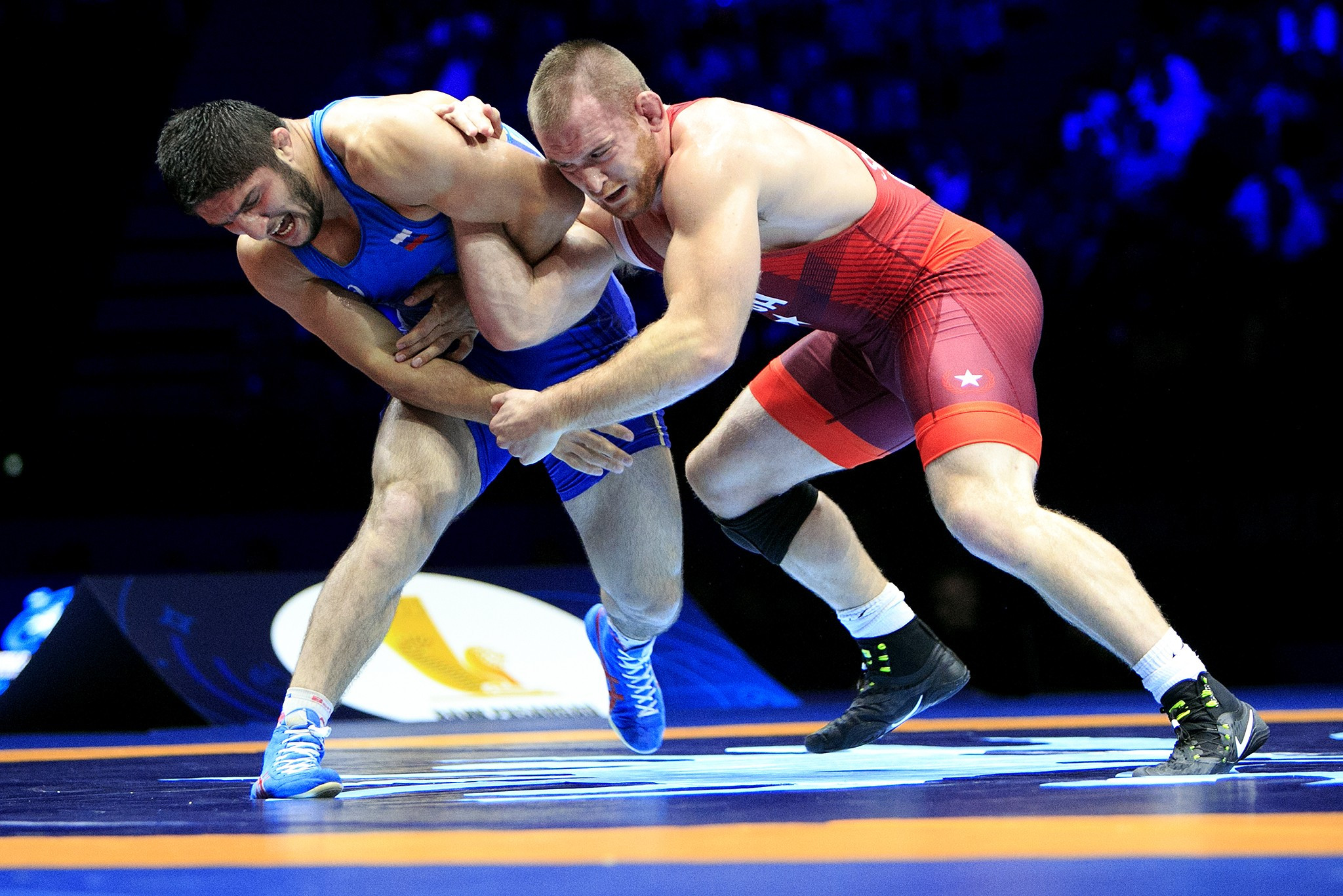 Kyle Snyder of the US took on Russia's Abdulrashid Sadulaev in the 97kg final ©UWW