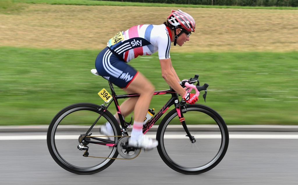 Dame Sarah Storey defended her women's C5 road race title after breaking clear of the field