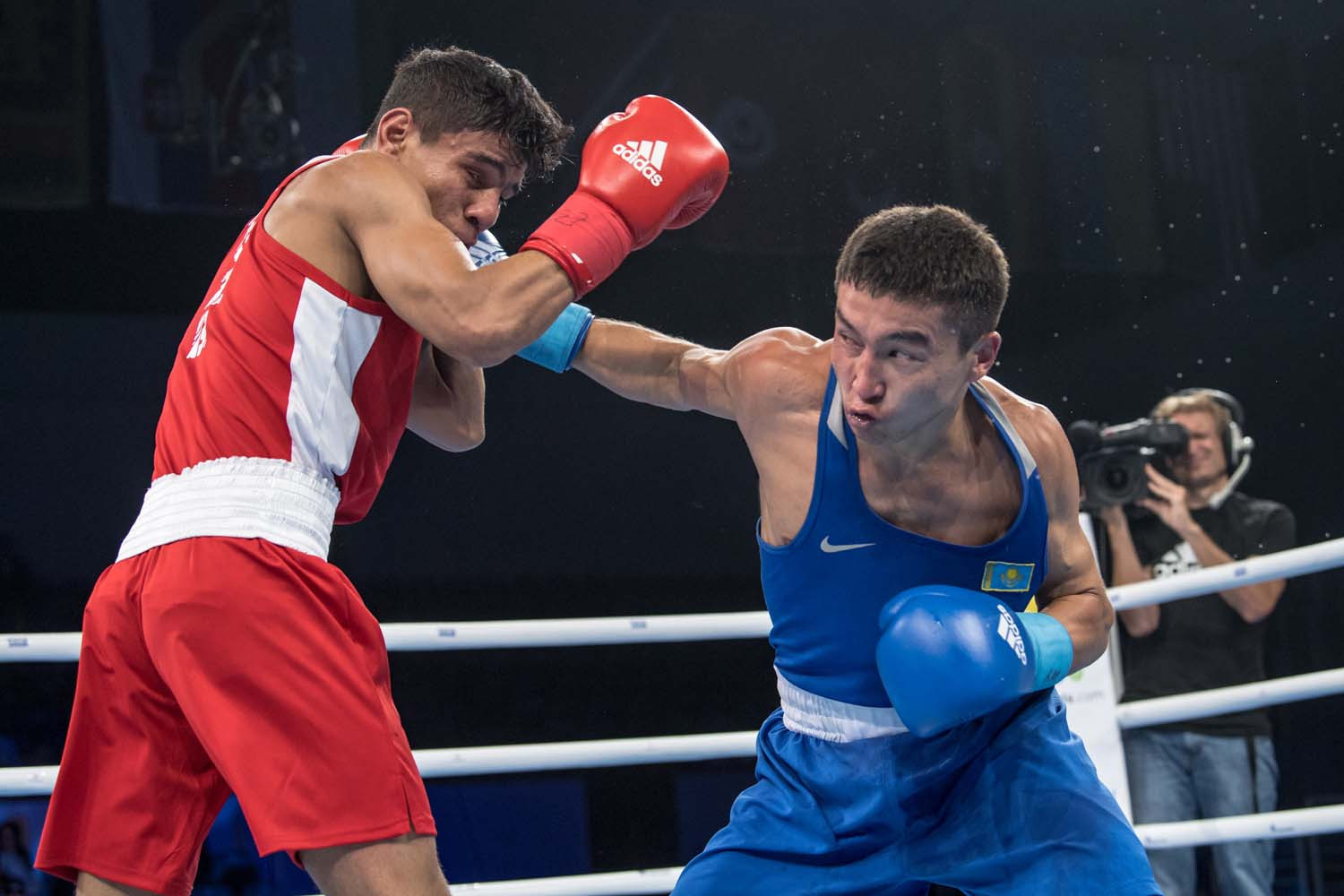 Kazakhstan's Kairat Yeraliyev overcame top-seeded bantamweight Murodjon Akhmadaliev of Uzbekistan to reach the quarter-finals ©AIBA