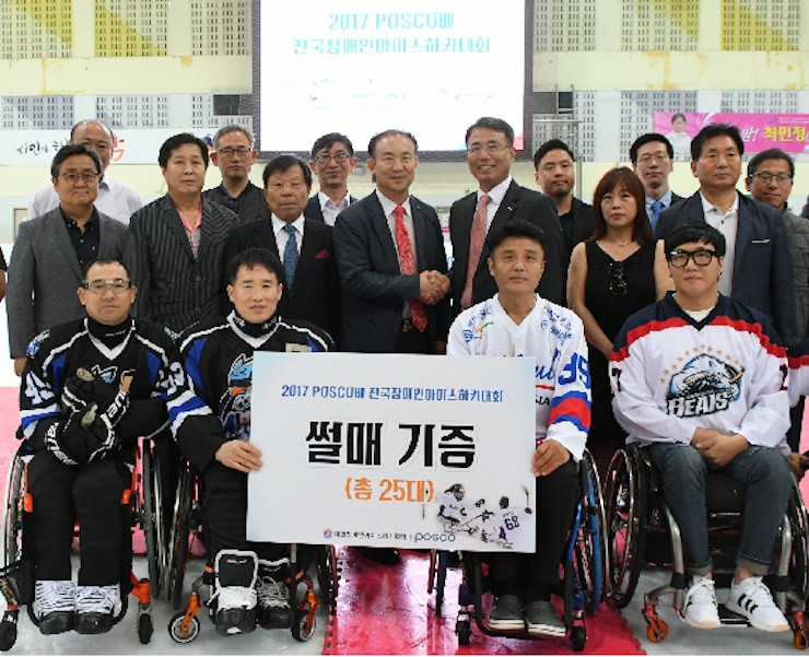 POSCO have donated 25 state-of-the-art sleds to South Korea's Para ice hockey team for Pyeongchang 2018 ©POSCO