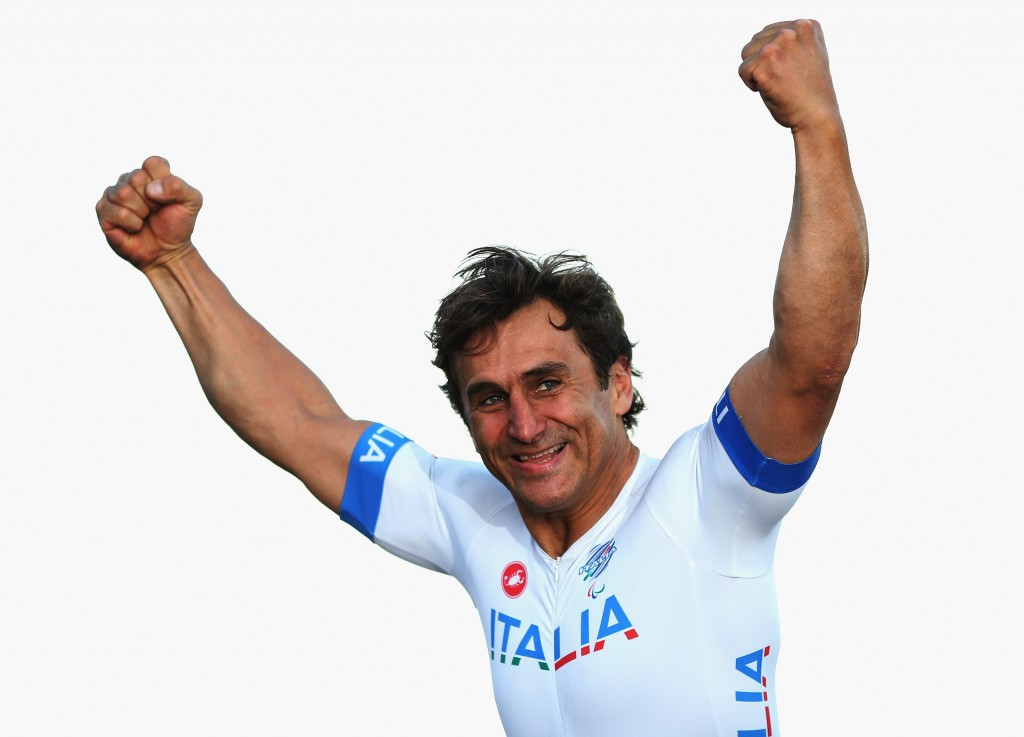 Alex Zanardi is now able to respond to gestures, it has been reported ©Getty Images