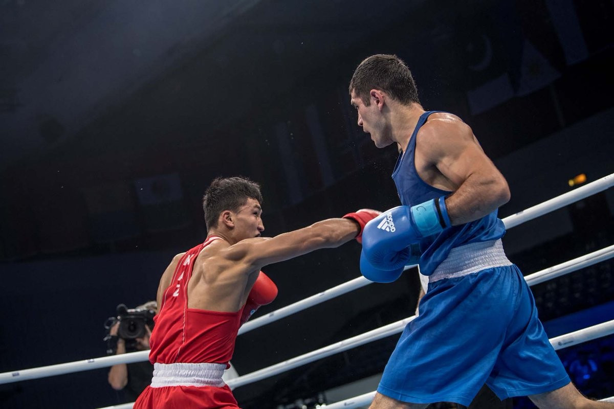Kazakhstan's Abilkhan Amankul defeated Azerbaijan's Kamran Shakhsuvarly in the first of the penultimate round encounters at middleweight ©AIBA
