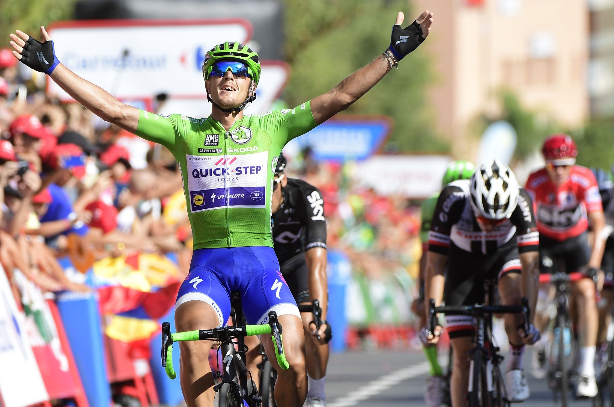 Trentin makes it hat-trick of stage wins at Vuelta a España as Froome maintains lead