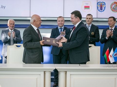 European Olympic Committees acting President Janez Kocijančič has met with Minsk 2019 European Games stakeholders to sign the Host City Contract for the event ©EOC