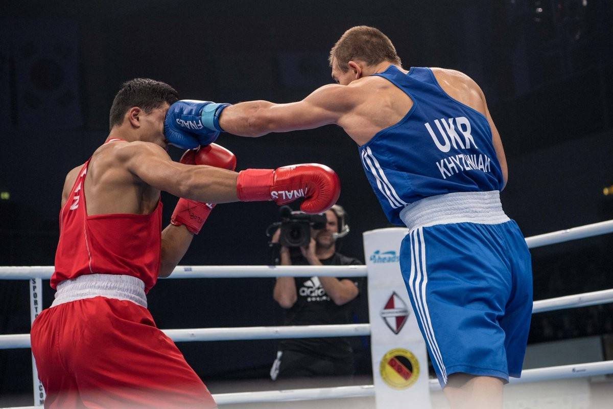 Ukraine's Oleksandr Khyzhniak proved far too strong for Kazakhstan's Abilkhan Amankul in the middleweight final ©AIBA