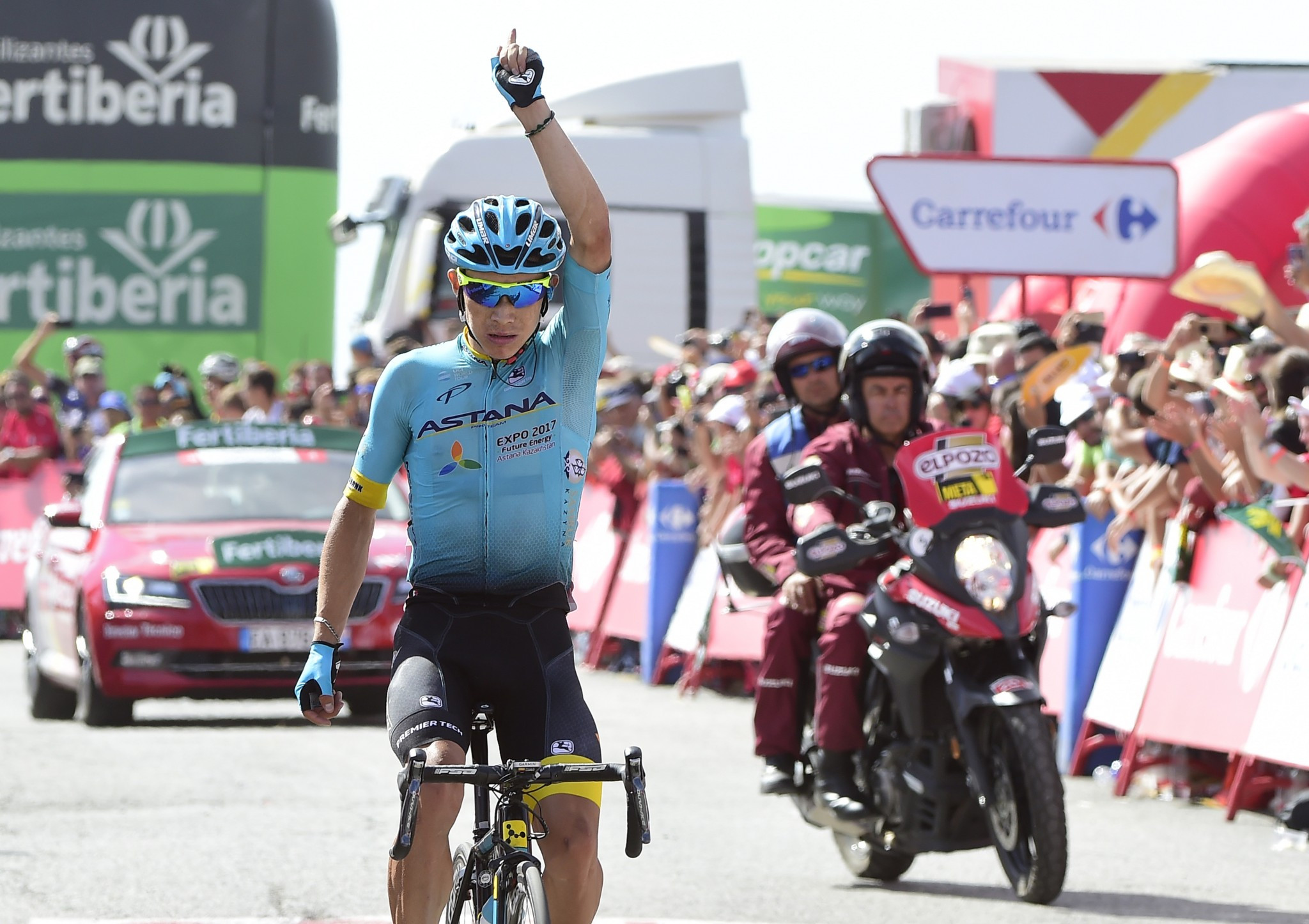 Lopez shows grit to win mountain stage as Froome extends Vuelta lead