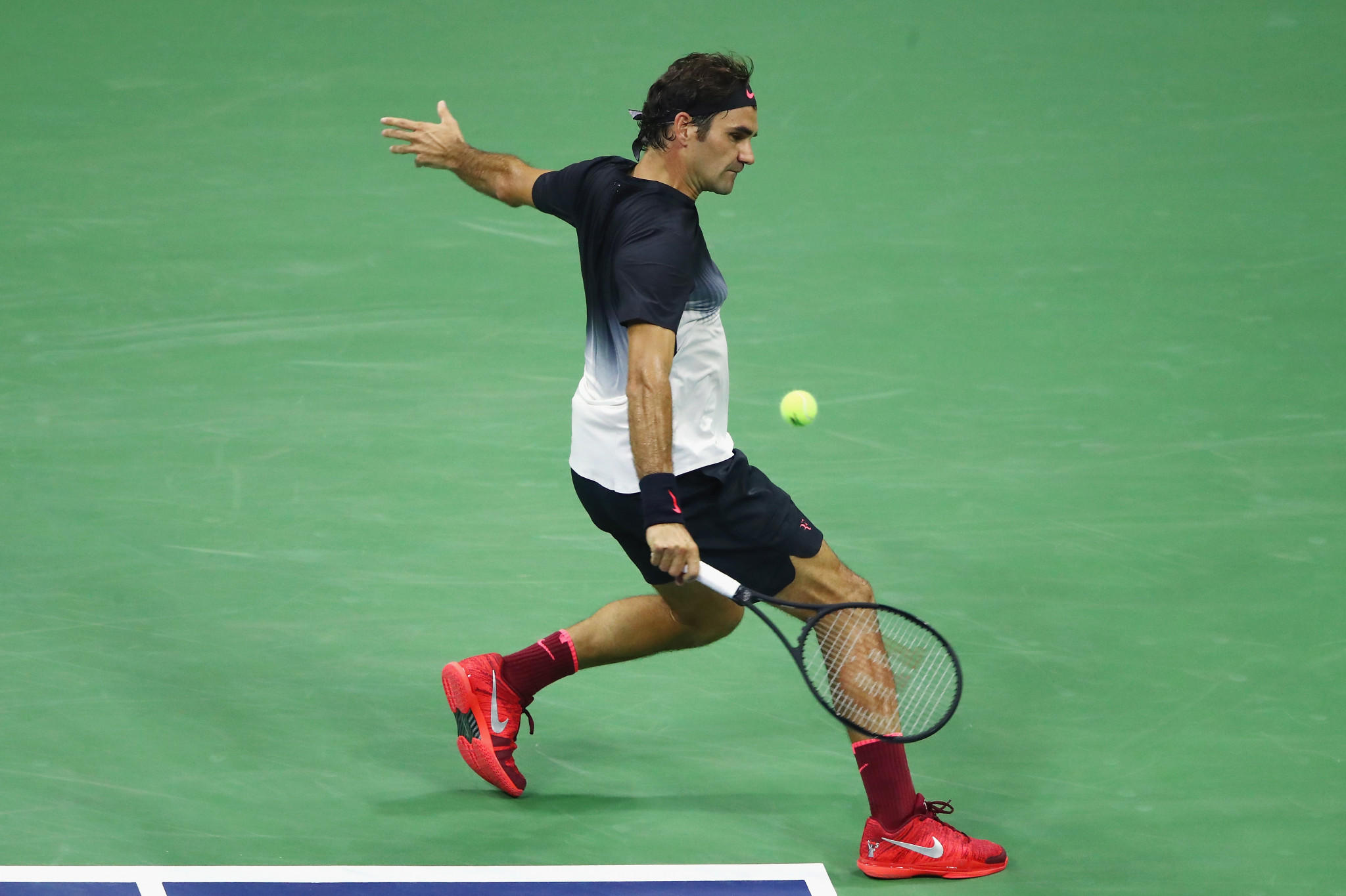 Roger Federer now lies in wait for Juan Martin Del Potro in the quarter-finals ©Getty Images