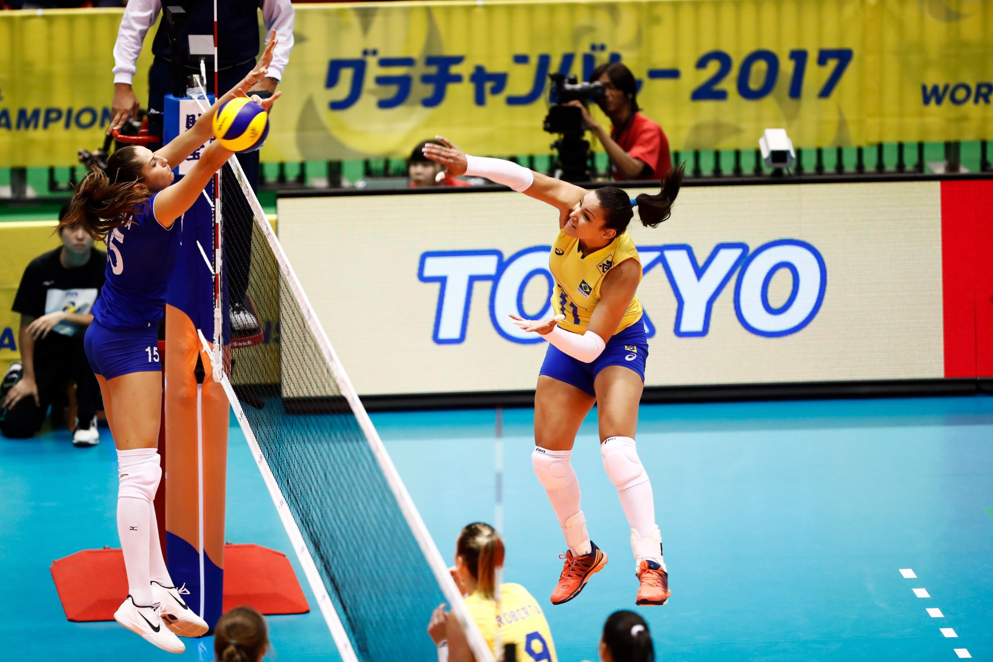Brazil began their title defence with victory at the Women's World Grand Champions Cup ©FIVB