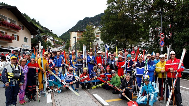 Local people and visitors at the celebrations in Val Gardena in South Tyrol ©FIS