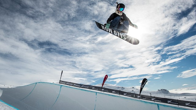Americans shine at FIS Snowboard Halfpipe World Cup in Cardrona