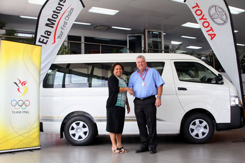 PNGOC Secretary General Auvita Rapilla, on left, with Ela Motors national sales manager Chris Von Oppeln, in front of the mini-bus that will be on offer as the hole-in-one prize for golfers in the Prime Minister’s Golf Challenge ©PNGOC