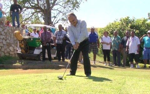Toyota bus is prize in Papua New Guinea Olympic Committee Prime Minister’s Golf Challenge