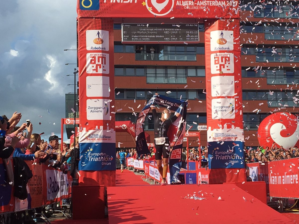 Yvonne van Vlerken triumphed in the women's race in Almere ©Twitter/ChallengeAlmere