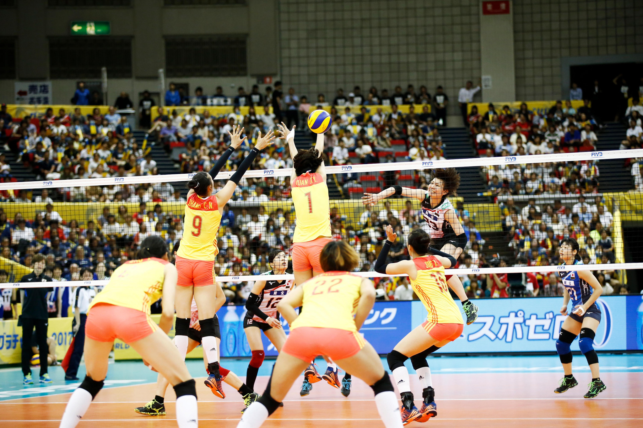 China defeated hosts Japan 25-22, 24-26, 25-18, 25-16 in the final match of the tournament ©FIVB