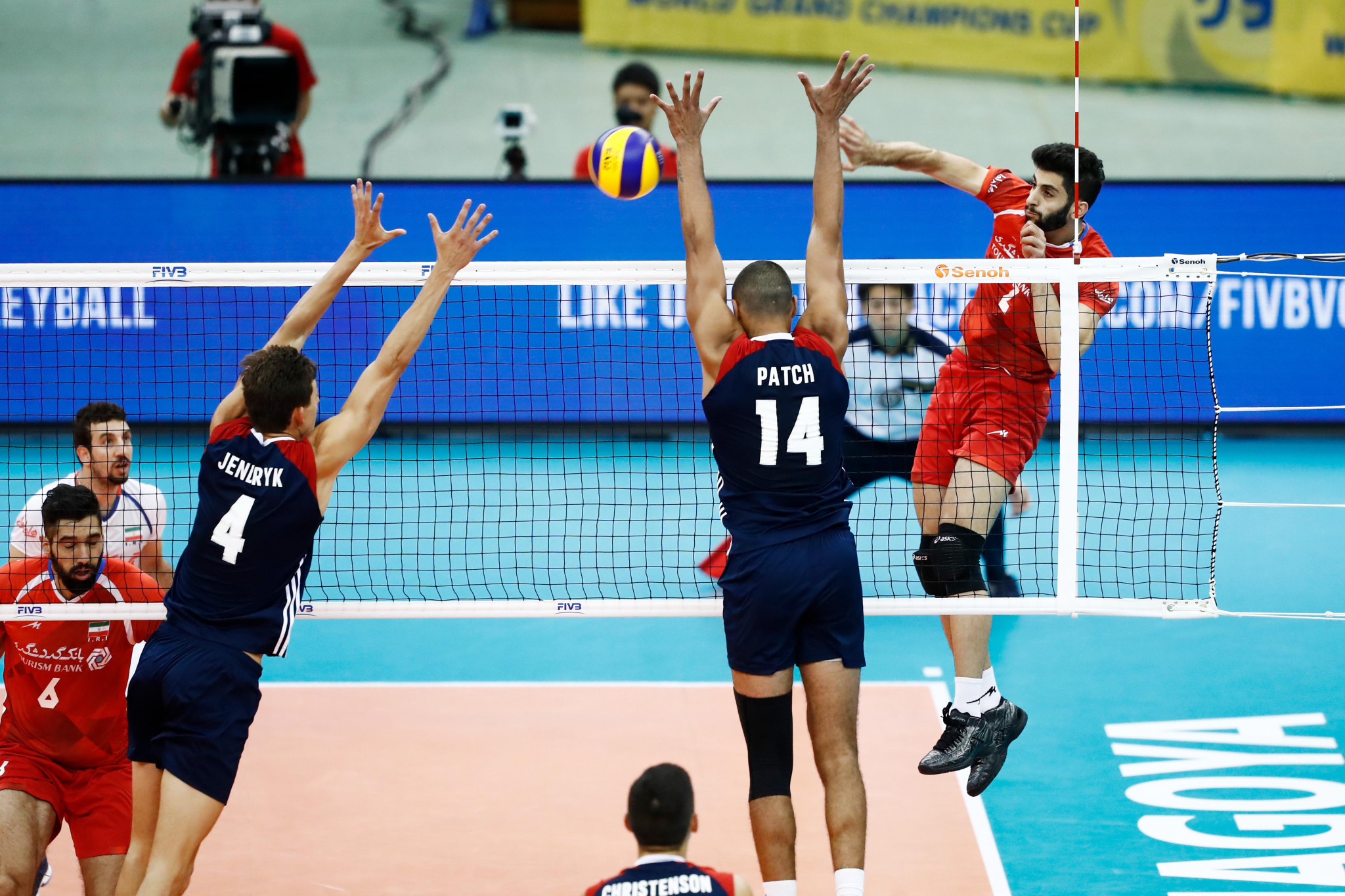 Iran battled back from two sets down to beat the United States ©FIVB