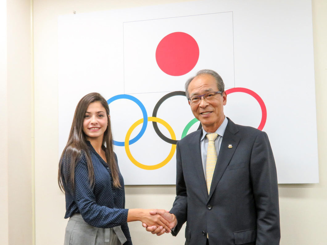 The Japanese Olympic Committee welcomed refugee athlete Yusra Mardini to their headquarters in Tokyo ©JOC