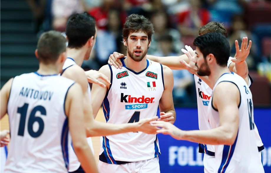 Italy made it three consecutive wins with a 21-25, 25-20, 25-22, 25-21 victory over France ©FIVB