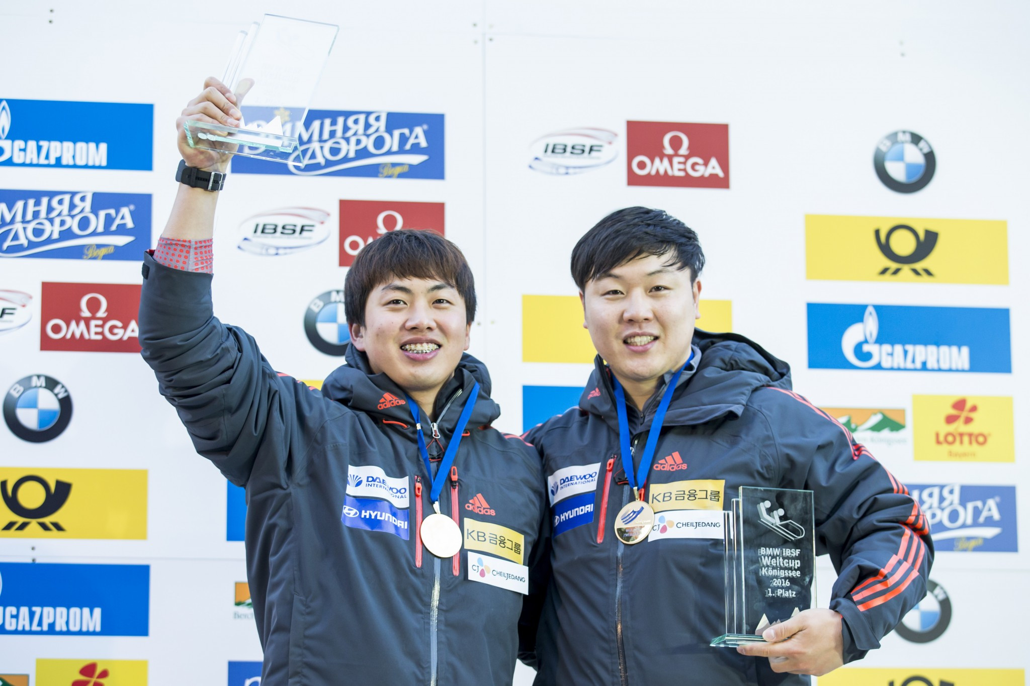 Seo Youngwoo, left, and Won Yunjong, right,became the first Asian sliders to win an IBSF World Cup overall title in 2016 ©Getty Images