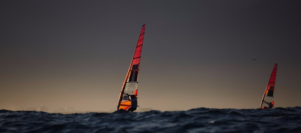 Competition finally began on choppy waves ©RS:X Windsurfing World Championships
