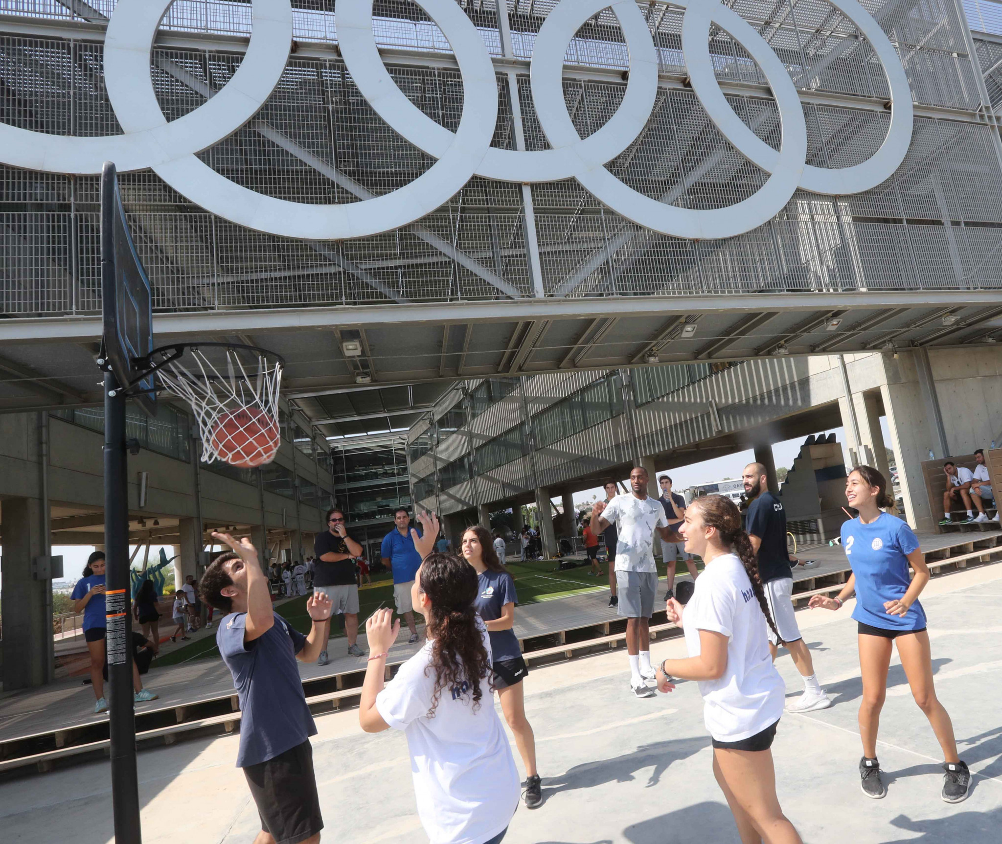 Young Cypriots playing basketball on Olympic Day ©COC