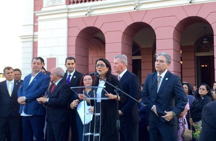 Nawal El Mouwatakel speaking alongside local officials during the Ceremony in Manaus ©Facebook