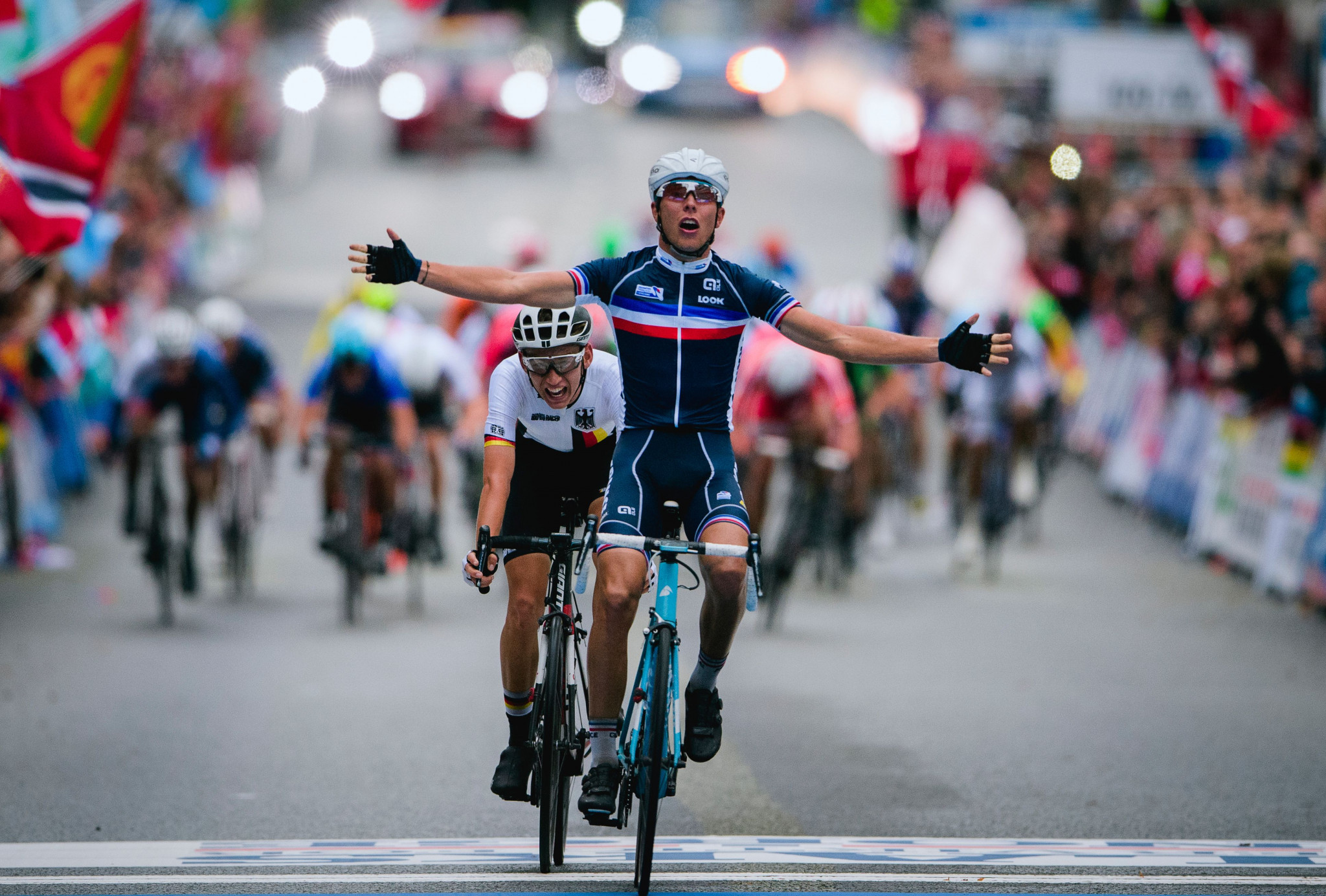 Cosnefroy holds on to secure men's under-23 gold at UCI Road World Championships
