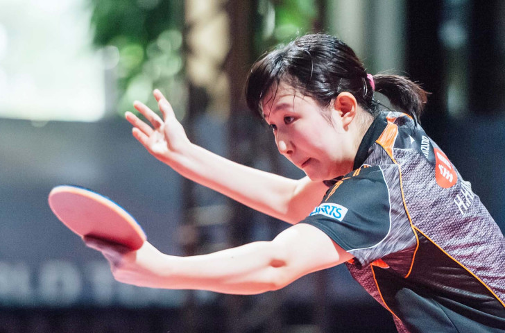 Japan's 17-year-old Hina Hayata en route to victory over Luxembourg’s 54-year-old qualifier Ni Xialin – a world champion in Tokyo in 1983, 17 years before her opponent was born ©ITTF