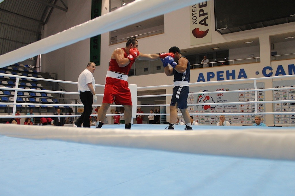 The first preliminary rounds in the lightweight, middleweight, heavyweight and super heavyweight divsions took place