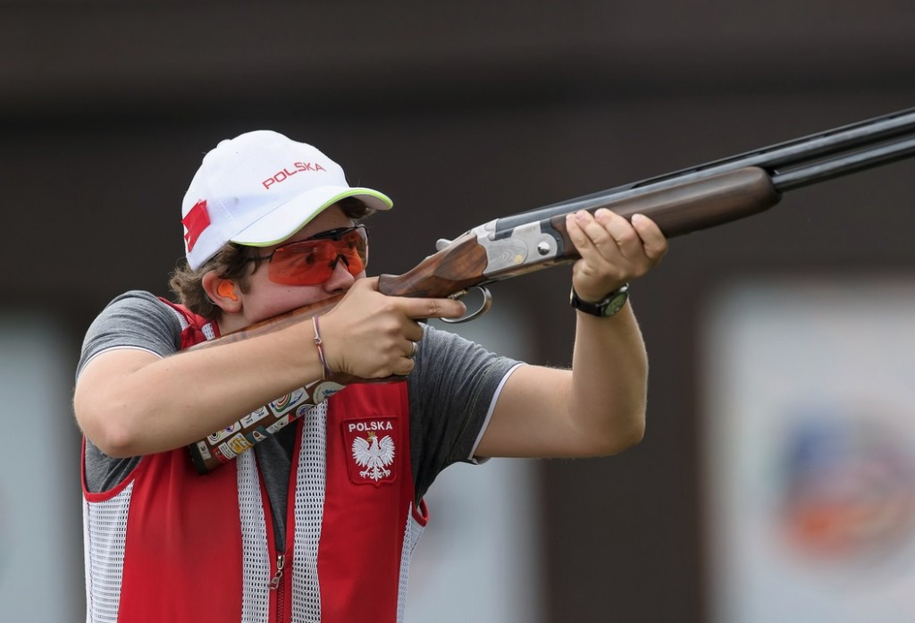 Aleksandra Jarmolinska of Poland equalled the world record by shooting 75 out of 75 targets in the qualification round