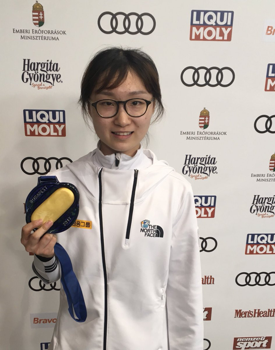 Choi Min-jeong of South Korea completed a clean sweep of the women's individual events as she claimed victory in the 1,000 metres race ©Twitter