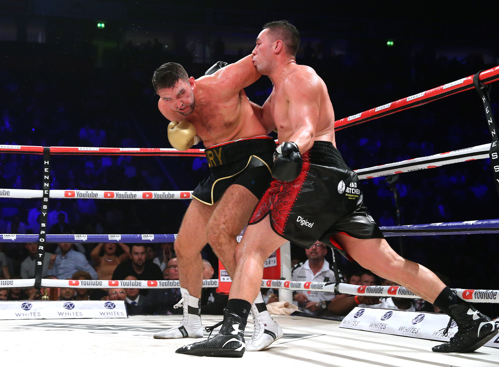 The fight between Joseph Parker, right, and Hughie Fury led to criticism of judging ©Getty Images