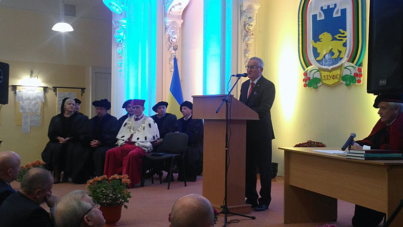 Marian Dymalski has been awarded an honorary doctorate from the Lviv State University of Physical Education ©FISU