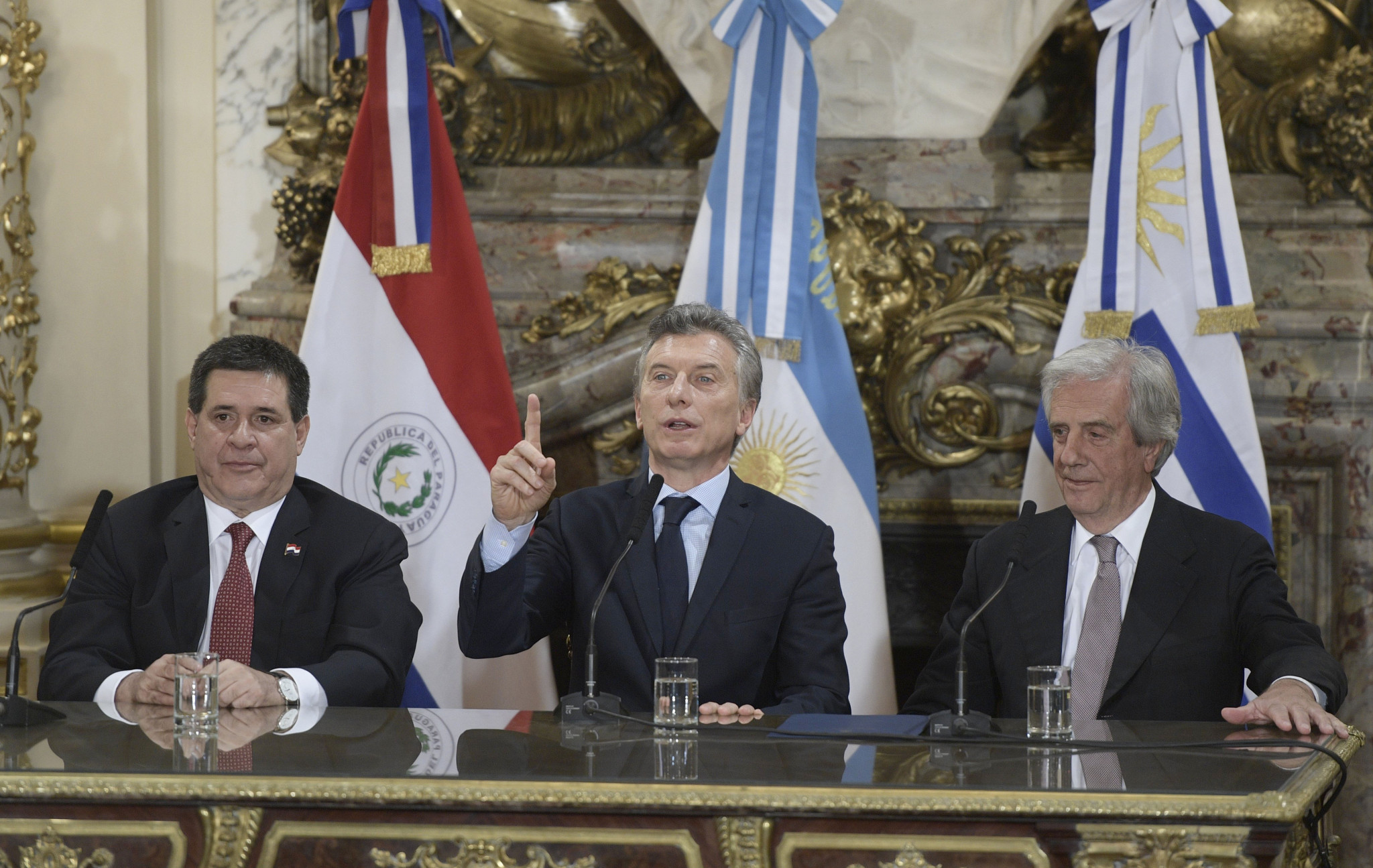 The Presidents of Paraguay, Argentina and Uruguay jointly announced the bid plan ©Getty Images
