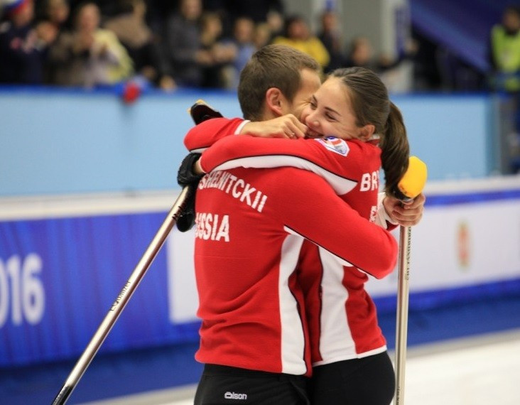 Russia beat Sweden to win the 2016 World Mixed Curling Championships title ©WCF