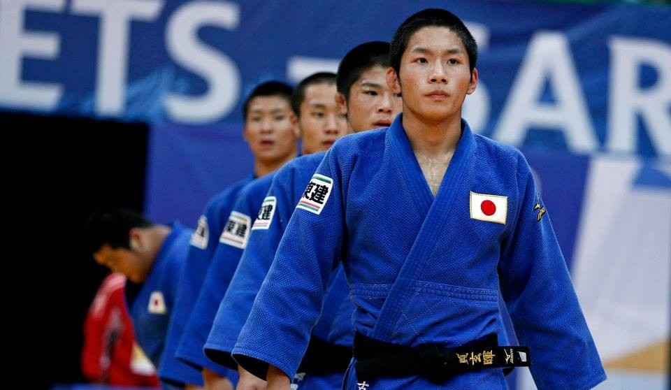 Japan secured the boy's title by winning their first three bouts against Russia
