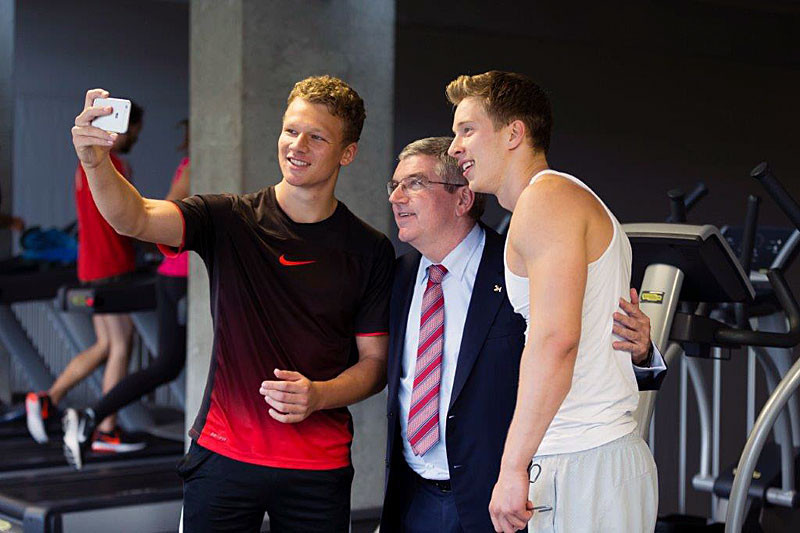 Student athletes pose for selfies with IOC President Thomas Bach at the University of St Gallen, Switzerland  ©FISU