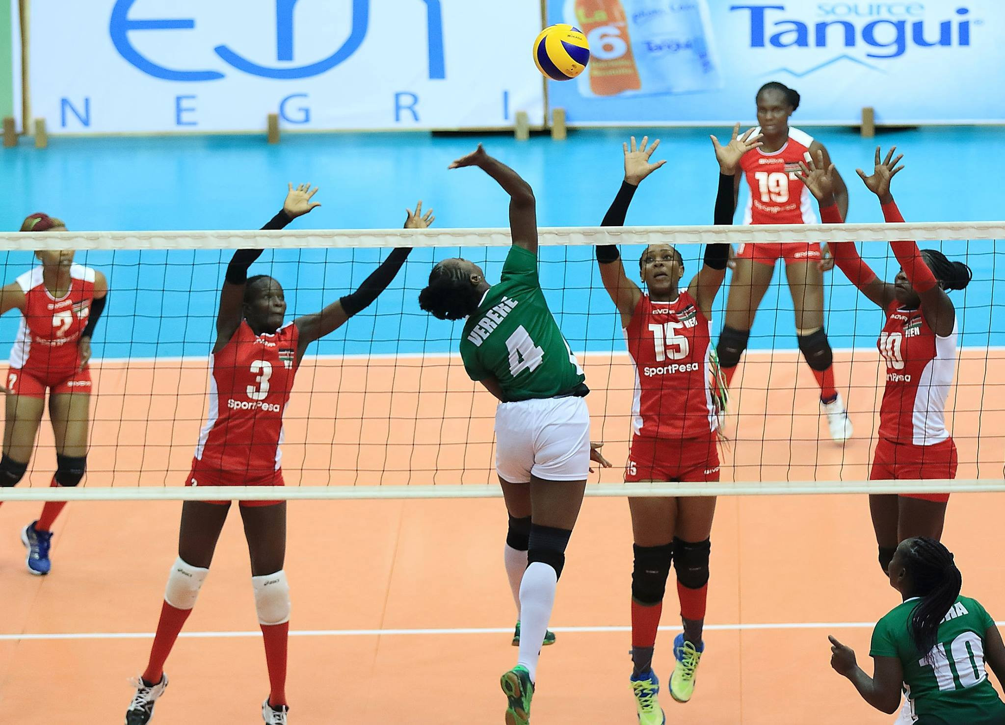 Kenya eased past Nigeria in straight sets to begin with victory ©CAVB